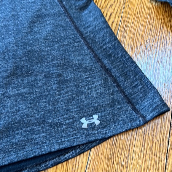 Under Armour  black/gray 3/4 zip pullover.  Thumb holes in cuffs.  Size Small. - Picture 2 of 10